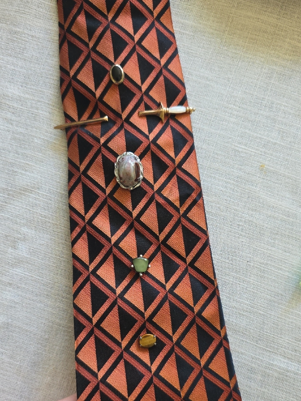 Accent Pins For A Tiy